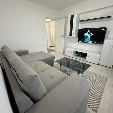 Apartament Ultra Central 3 Lägenhet Hunedoara Exteriör bild