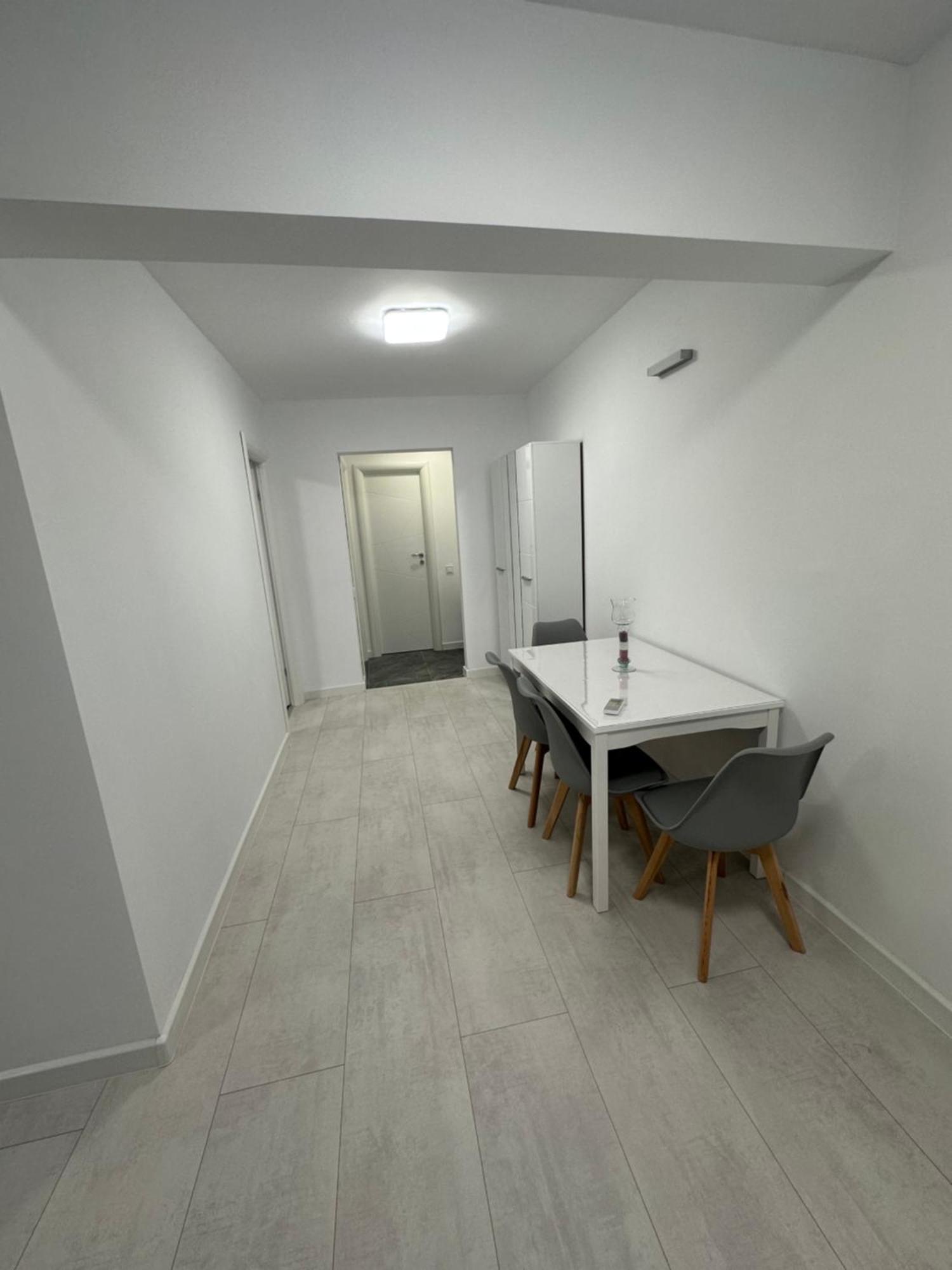 Apartament Ultra Central 3 Lägenhet Hunedoara Exteriör bild