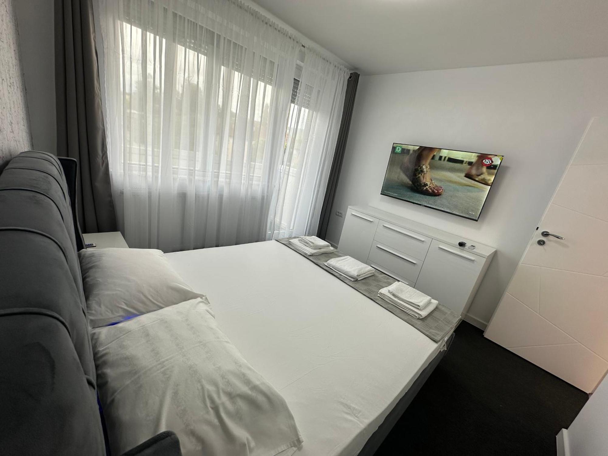 Apartament Ultra Central 3 Lägenhet Hunedoara Exteriör bild